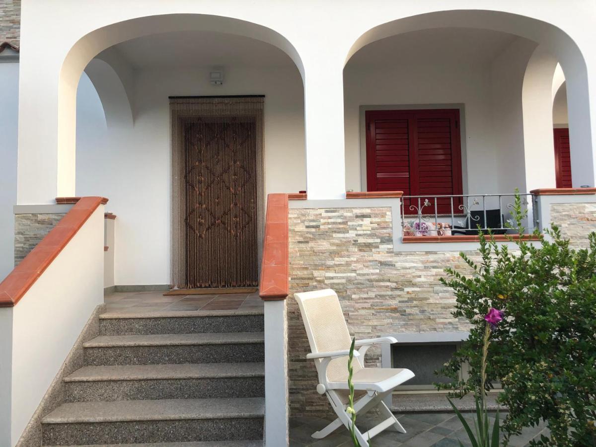 Appartamento In Villa Andreina 奥罗塞伊 外观 照片